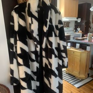Women’s Faux Fur Coat-never worn!